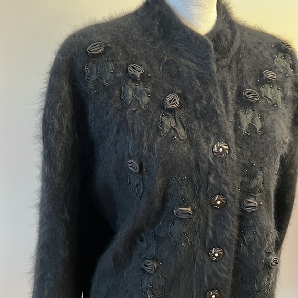 Black Soft Embroidered Roses beaded with fancy buttons Women’s Sweater Size L/XL - Picture 4 of 11